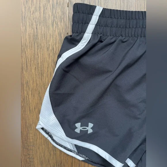 UNDER ARMOUR YOUTH Girls Running Shorts Black Reflective Trim Size YMD - Picture 3 of 9
